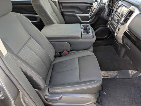 Used 2018 Nissan Titan SV image 19