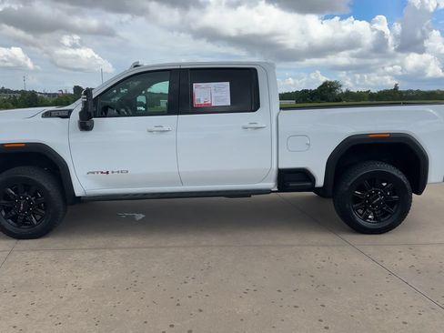 Used 2024 GMC Sierra 2500 AT4 w/ Technology Package AWD/4WD image 5