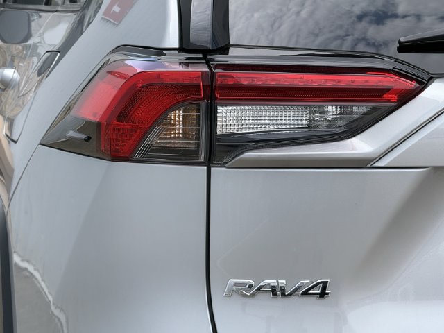 Used 2022 Toyota RAV4 XSE AWD/4WD image 6