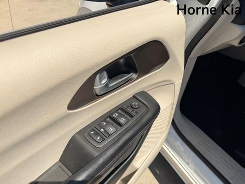 Used 2018 Chrysler Pacifica LX w/ Tire & Wheel Group image 11