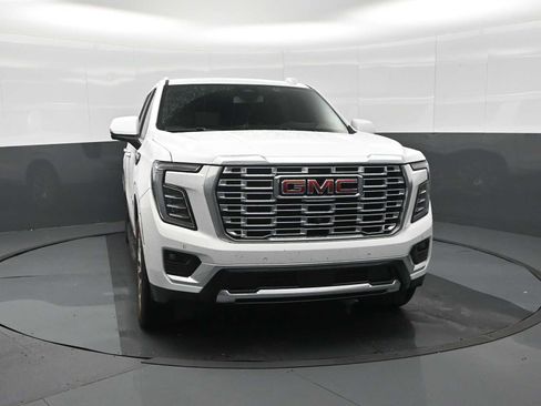 Used 2025 GMC Yukon XL Denali AWD/4WD image 3
