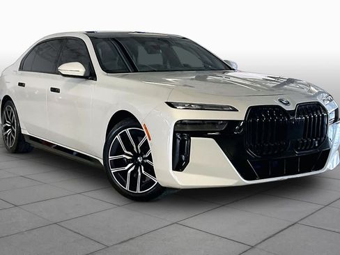 Used 2024 BMW i7 eDrive50 w/ M Sport Package RWD image 2