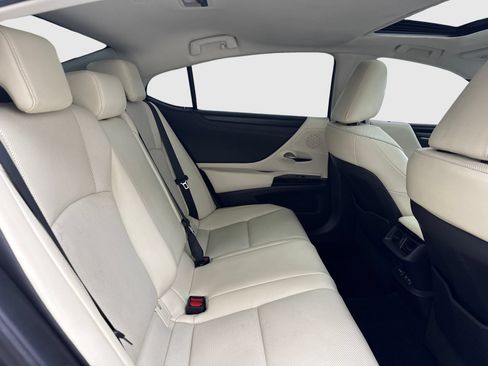 Used 2022 Lexus ES 300h w/ Premium Package FWD image 46