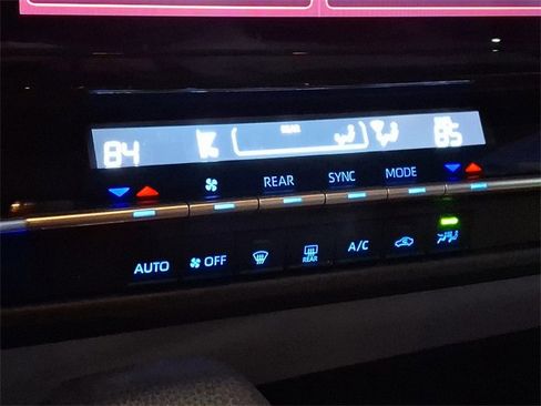 Certified 2024 Toyota Sienna LE image 21