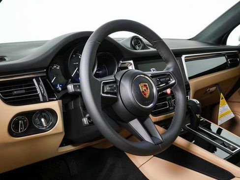 New 2026 Porsche Macan image 4
