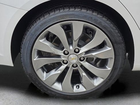 Used 2018 Chevrolet Malibu Premier w/ Premier Sun and Wheel Package image 8