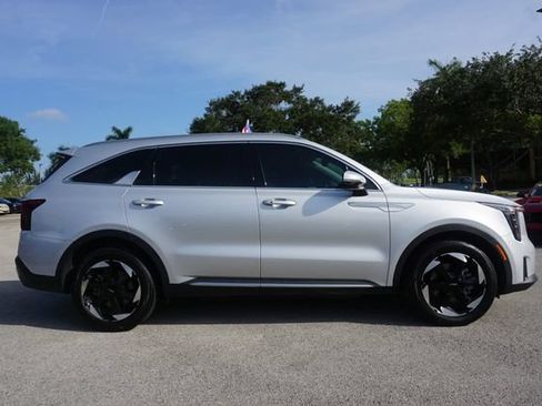 Used 2025 Kia Sorento EX FWD image 17