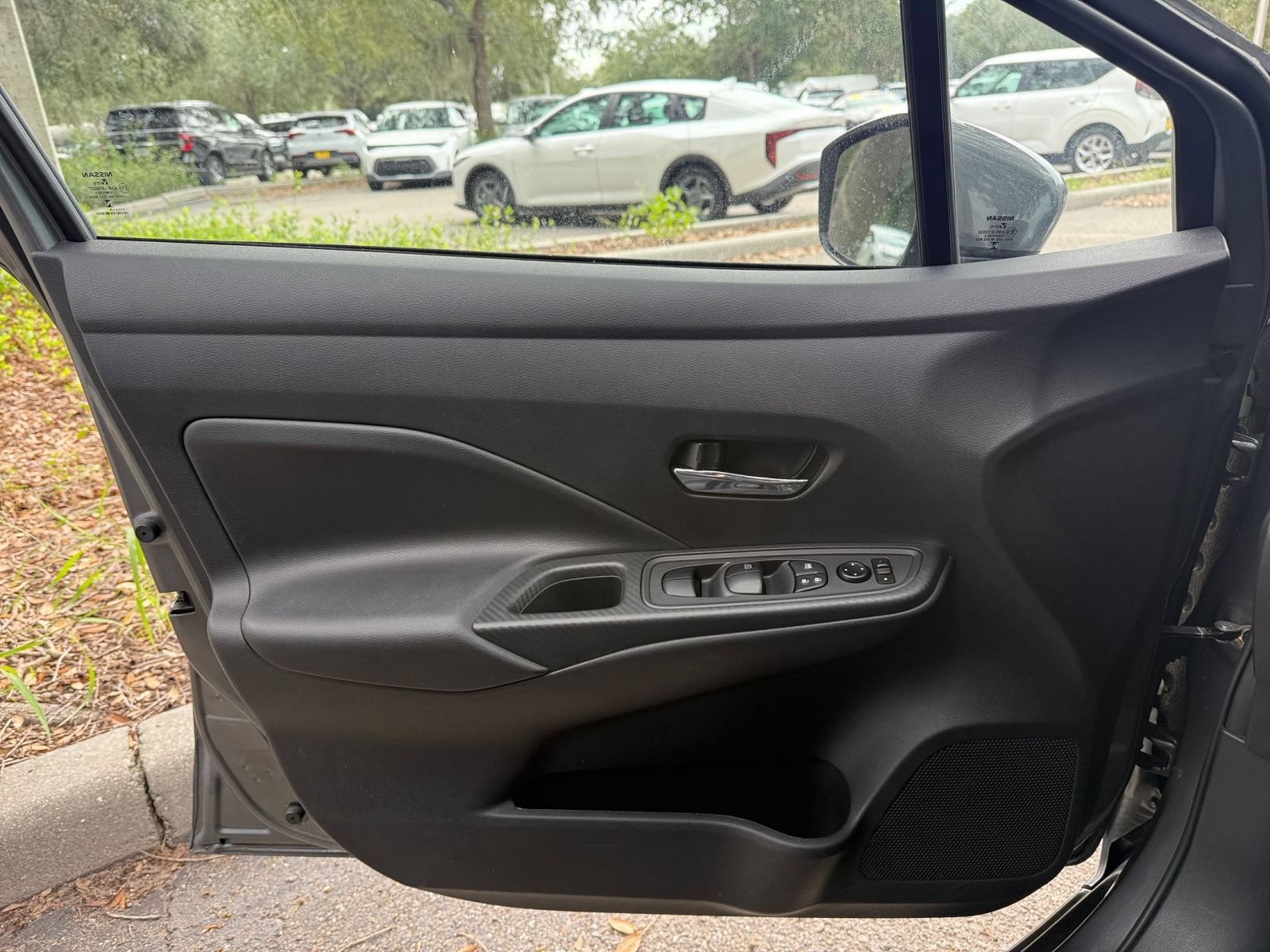 Used 2025 Nissan Versa SV FWD image 19