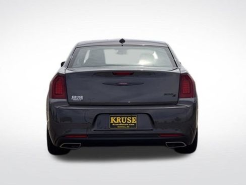 Used 2022 Chrysler 300 S RWD image 33