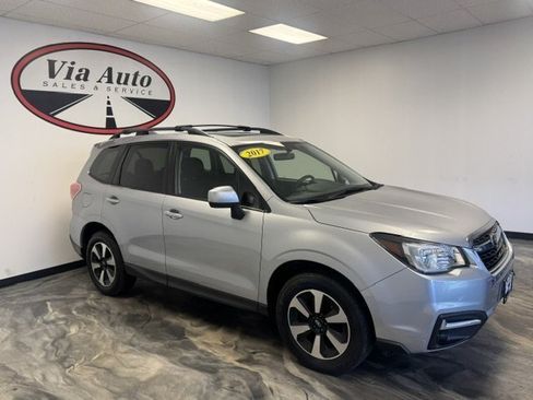 Used 2017 Subaru Forester 2.5i Premium w/ All-Weather Package AWD/4WD image 4
