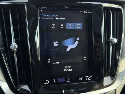 Used 2022 Volvo V60 T5 Cross Country image 5