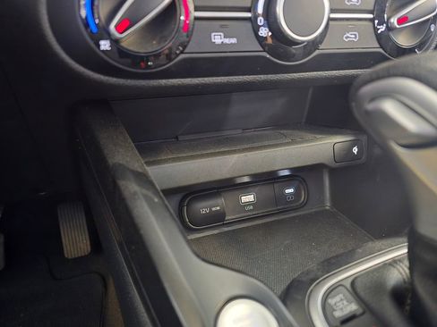 Used 2025 Kia Soul LX FWD image 21