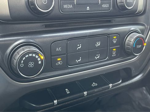 Used 2018 Chevrolet Silverado 1500 LT w/ LT Convenience Package image 16