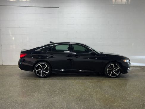 Used 2018 Honda Accord Sport image 2