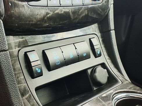 Used 2014 Buick Enclave Premium FWD image 24