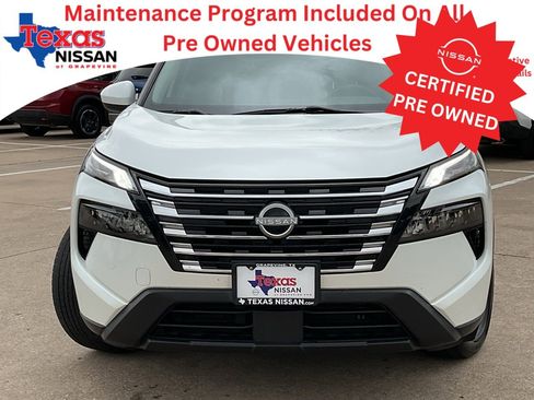 Used 2024 Nissan Rogue SV w/ SV Premium Package image 3