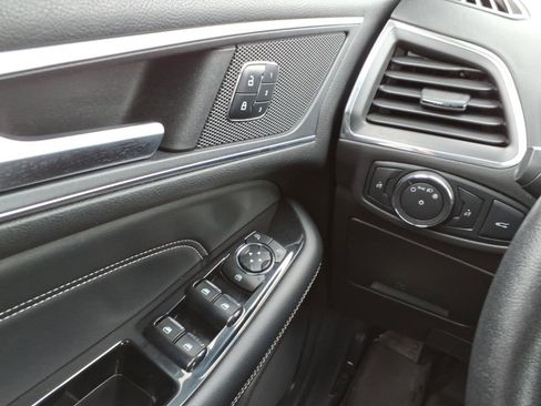 Used 2018 Ford Edge Titanium image 22