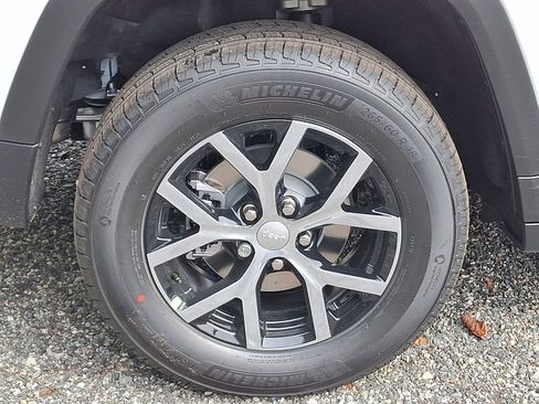 New 2025 Jeep Grand Cherokee Limited image 5