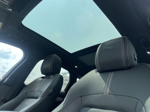 Certified 2024 Jaguar F-PACE R-Dynamic S image 17