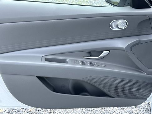 New 2026 Hyundai Elantra SE FWD image 8