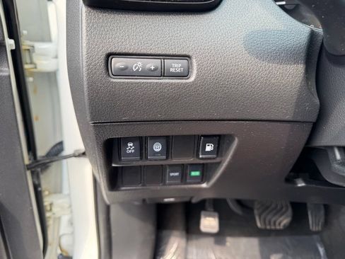 Used 2020 Nissan Rogue S w/ Special Edition Package FWD image 16