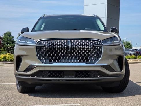 Used 2025 Lincoln Aviator Reserve w/ Equipment Group 201A AWD/4WD image 3