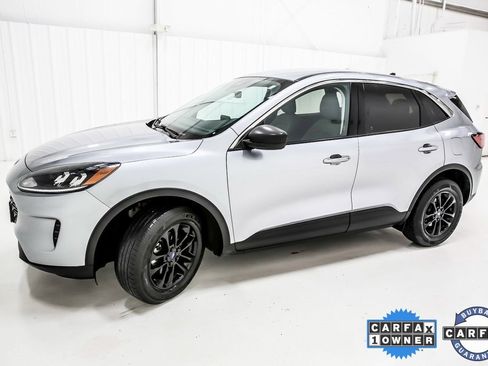 Used 2022 Ford Escape SE image 3