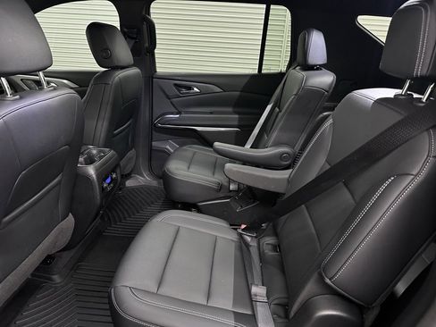 Used 2024 Chevrolet Traverse LT w/ Midnight/Sport Edition image 4