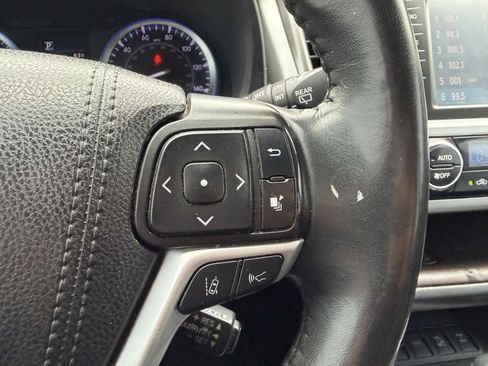 Used 2019 Toyota Highlander XLE AWD/4WD image 31