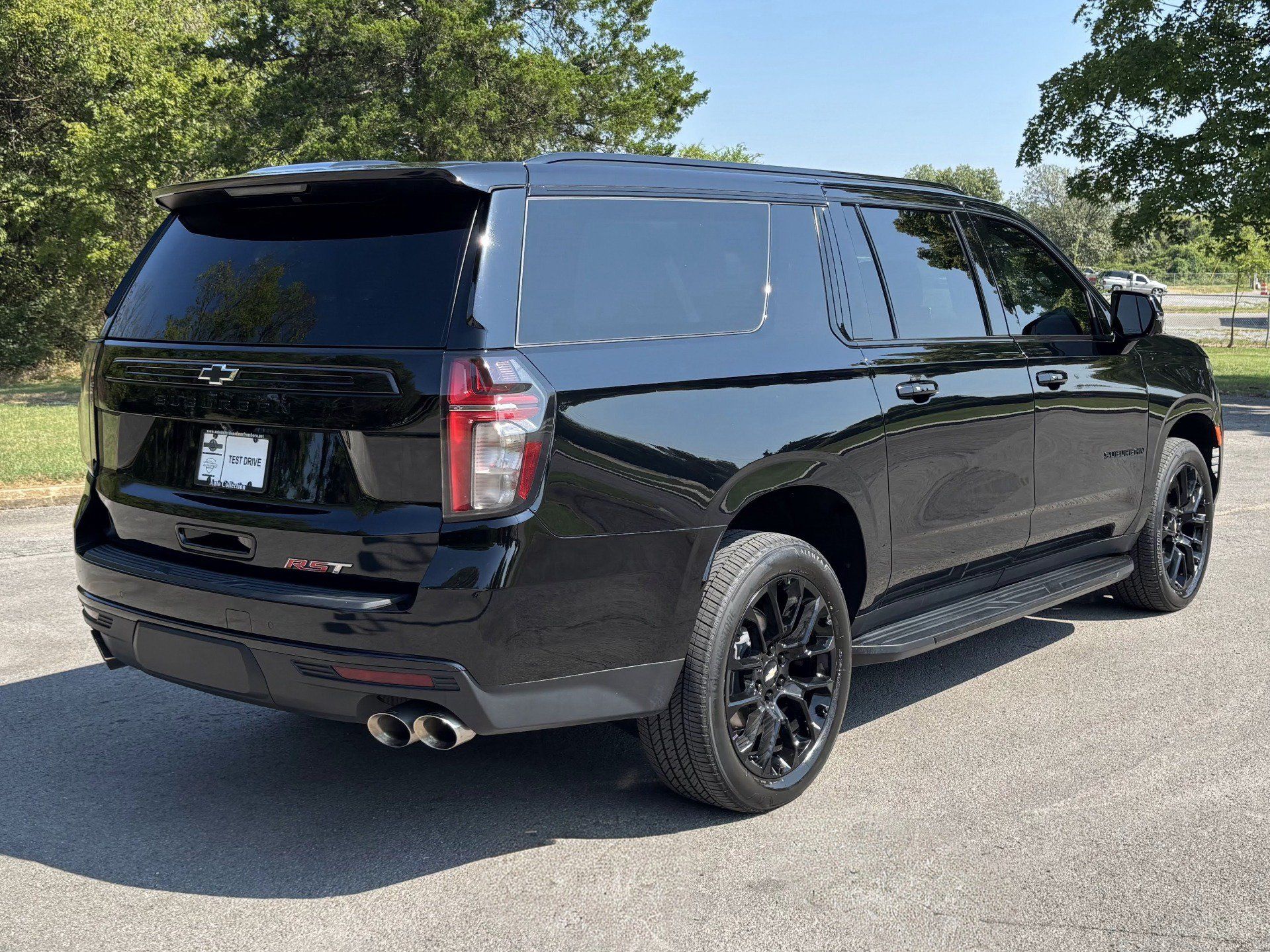 Used 2023 Chevrolet Suburban RST w/ Sport Performance Package AWD/4WD image 3