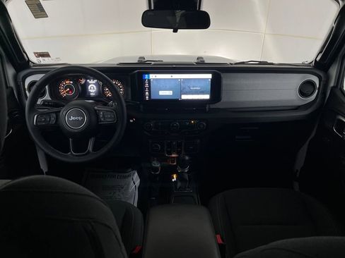 Used 2025 Jeep Wrangler Willys image 34
