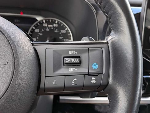 Used 2025 Nissan Pathfinder SL FWD image 32