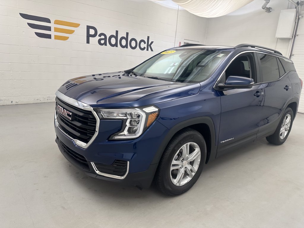 Used 2023 GMC Terrain SLE w/ Driver Convenience Package FWD image 3