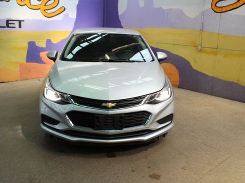 Used 2016 Chevrolet Cruze LT image 3