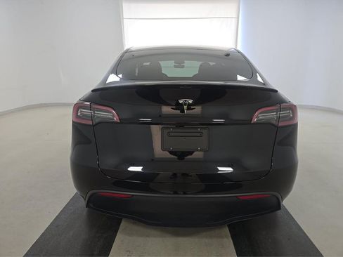 Used 2024 Tesla Model Y 2WD image 6
