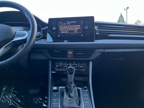 Used 2025 Volkswagen Jetta SE image 21