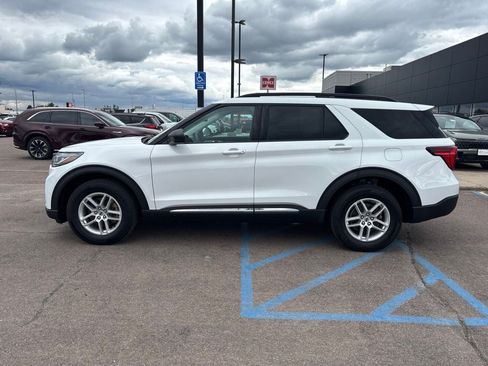 Used 2025 Ford Explorer Active AWD/4WD image 8