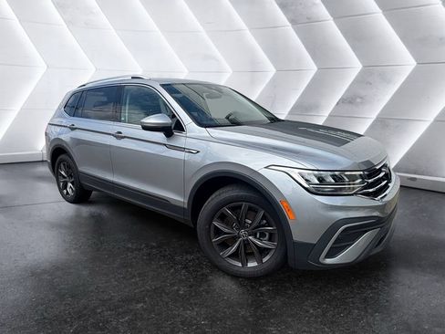 Certified 2023 Volkswagen Tiguan SE FWD image 5