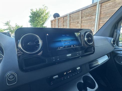 Used 2019 Mercedes-Benz Sprinter 2500 image 19