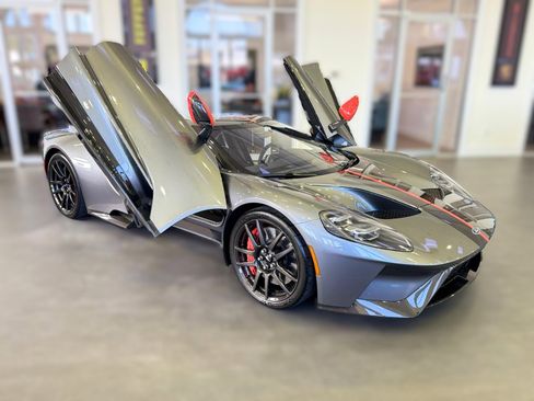 Used 2019 Ford GT Carbon Series image 1
