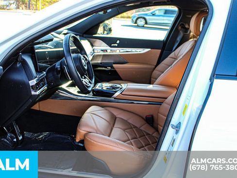 Used 2023 BMW 740i w/ Parking Assistance Package image 16