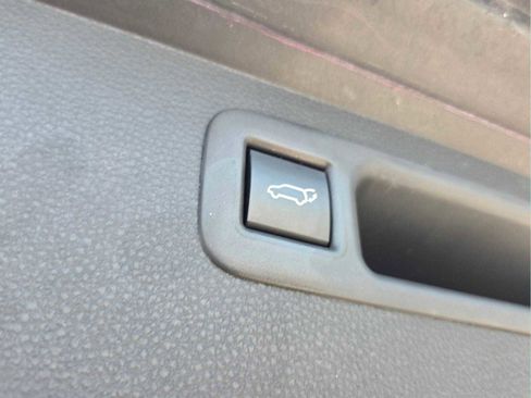 Used 2023 Toyota Highlander LE AWD/4WD image 14