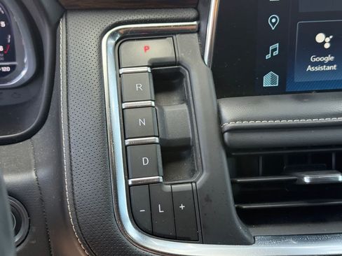 Used 2023 Chevrolet Tahoe Premier AWD/4WD image 25