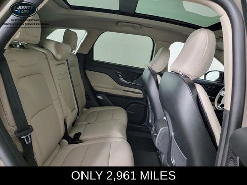 Used 2025 Lincoln Corsair AWD w/ Equipment Group 101A image 18