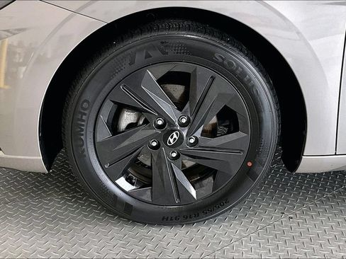 Certified 2021 Hyundai Elantra SEL FWD image 8