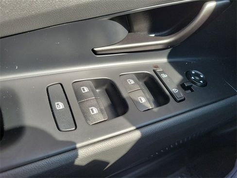 New 2025 Hyundai Elantra SEL image 15