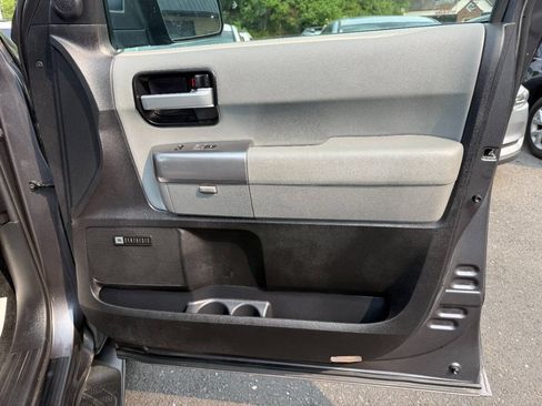 Used 2018 Toyota Sequoia Limited w/ Safety & Convenience Package AWD/4WD image 39