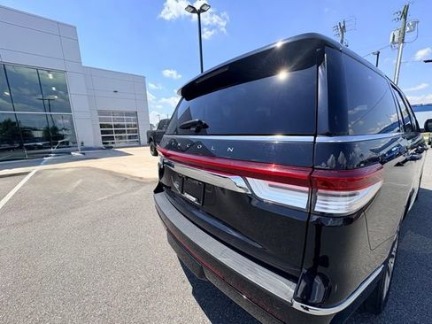 Used 2024 Lincoln Navigator Reserve AWD/4WD image 5