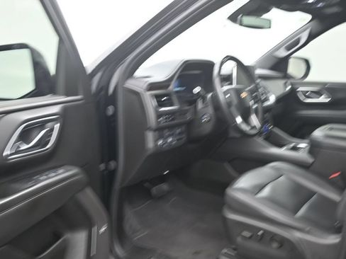 Used 2024 Chevrolet Suburban LT w/ LT Signature Package RWD image 10