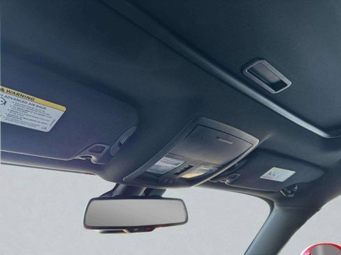 Used 2015 Dodge Challenger SRT image 34